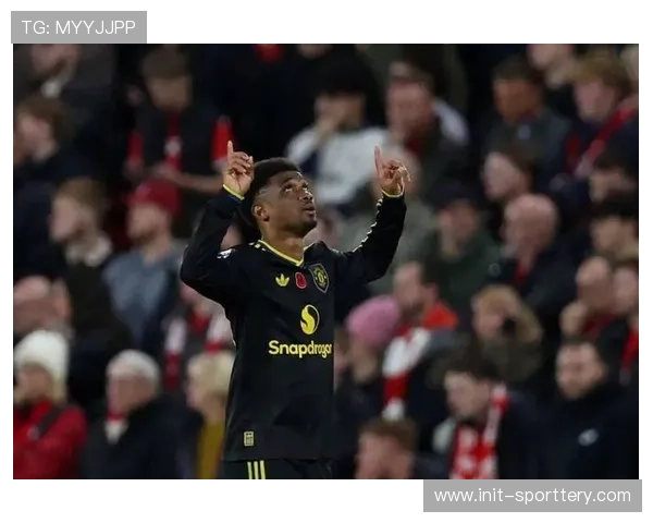 曼联的“双面刃”：锋线转换犀利如剑，防守回落迟缓如钝盾